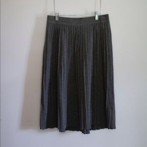 Zara knit gray pleated skirt